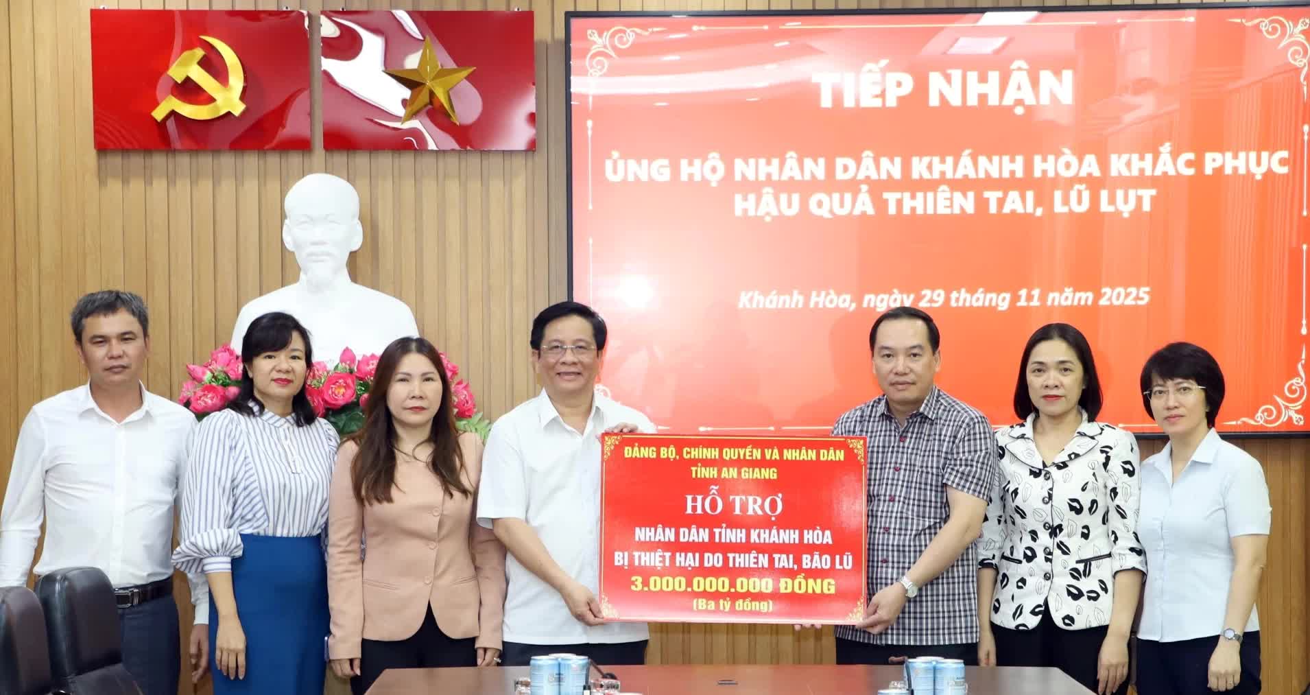 Khánh Hòa tái thiết sau lũ: 200 tỷ đồng và hàng trăm nghìn sách tiếp sức vùng thiên tai