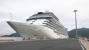 Khánh Hòa đón tàu biển quốc tế SEVEN SEAS EXPLORER với 700 du khách cập cảng Cam Ranh