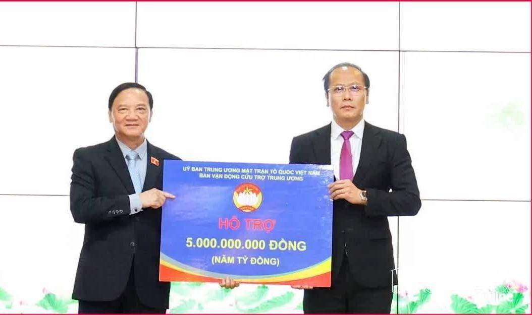 Phó Chủ tịch Quốc hội Nguyễn Khắc Định thăm, hỗ trợ Khánh Hòa khắc phục hậu quả bão lũ