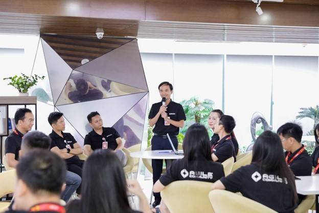 Một buổi sinh hoạt định kỳ của CLB Agile tại ROX Group.