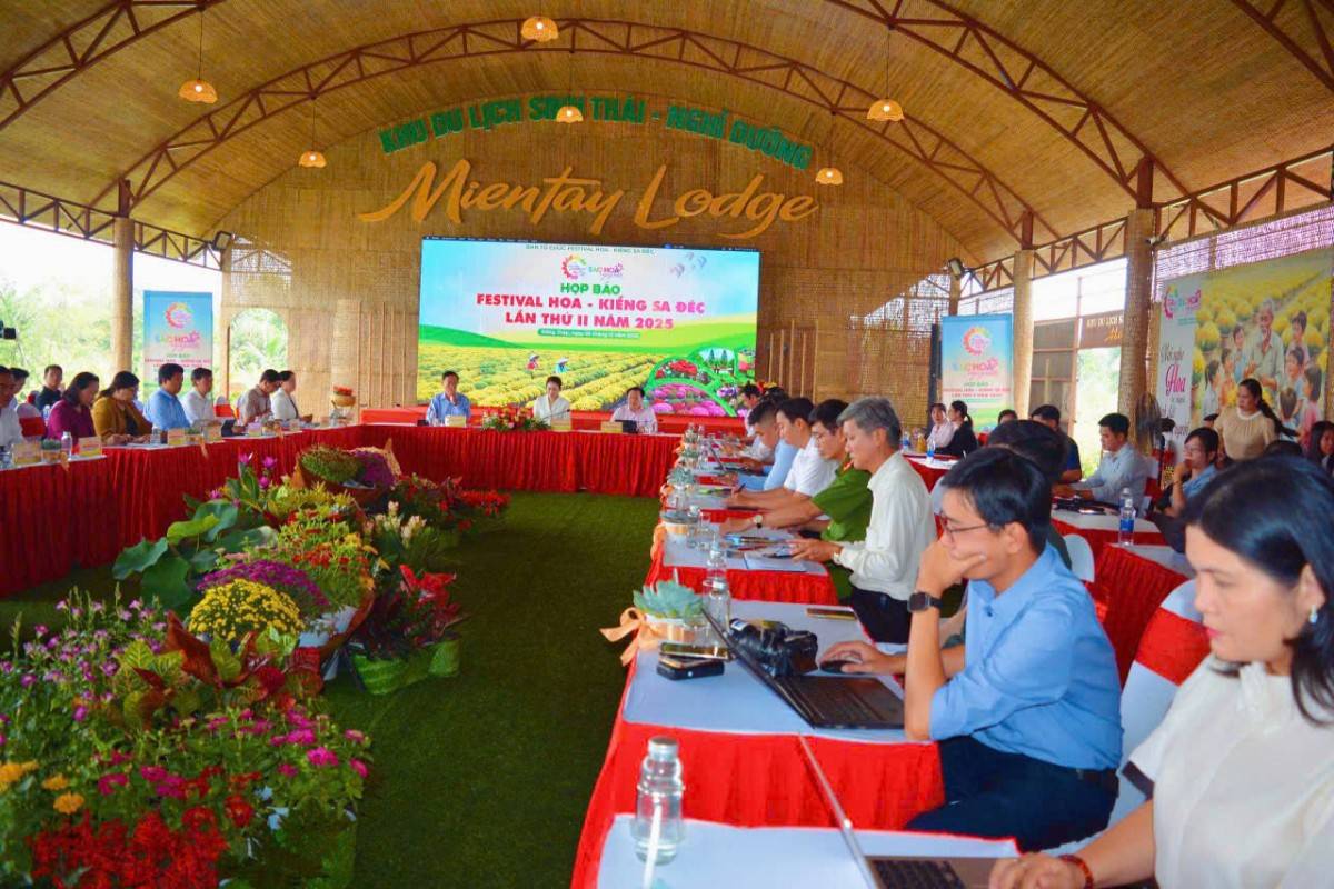 Đông đảo các cơ quan Báo chí trong và ngoài tỉnh tới tham dự buổi Họp báo