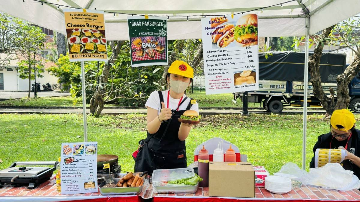 Trải nghiệm tại các gian hàng.