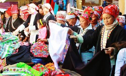 Chợ phiên vùng cao Lào Cai nơi hồn núi gọi bước chân du khách
