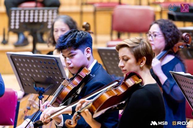 Khoảnh khắc giao thoa giữa nghệ sĩ trẻ và nghệ sĩ quốc tế.