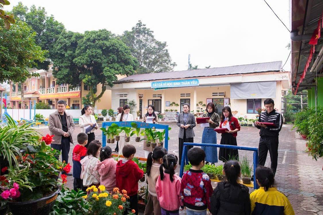 Hội thi “Lớp học Xanh – Sạch – Đẹp – Hạnh phúc” với sự hưởng ứng của đại diện Ban phụ huynh nhà truòng