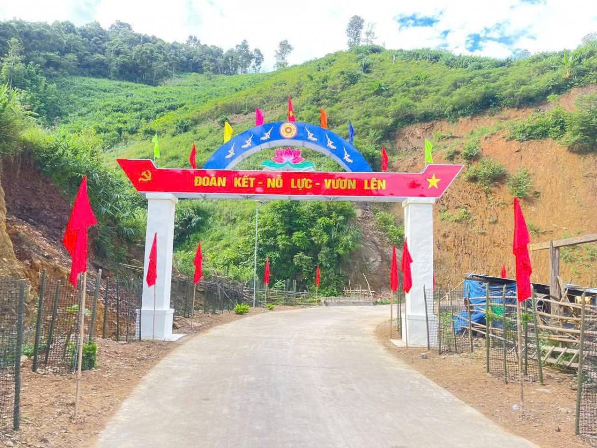 Đường làng các xã vùng cao biên giới Thanh Hoá được mở rộng, xây dựng sạch đẹp