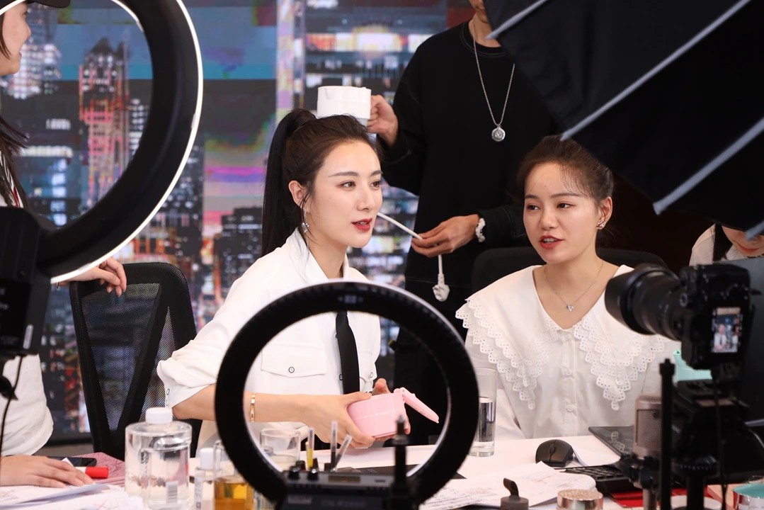 Thông qua Luật Thương mại điện tử: Siết trách nhiệm livestream bán hàng, truy vết người bán