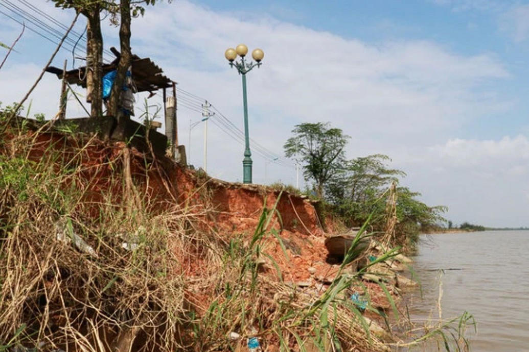 Quảng Trị: Sạt lở dọc sông Thạch Hãn đe dọa nghiêm trọng đến hạ tầng