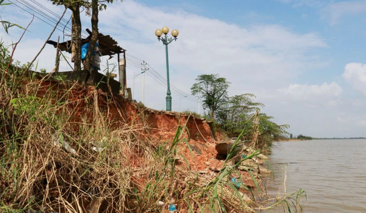 Quảng Trị: Sạt lở dọc sông Thạch Hãn đe dọa nghiêm trọng đến hạ tầng