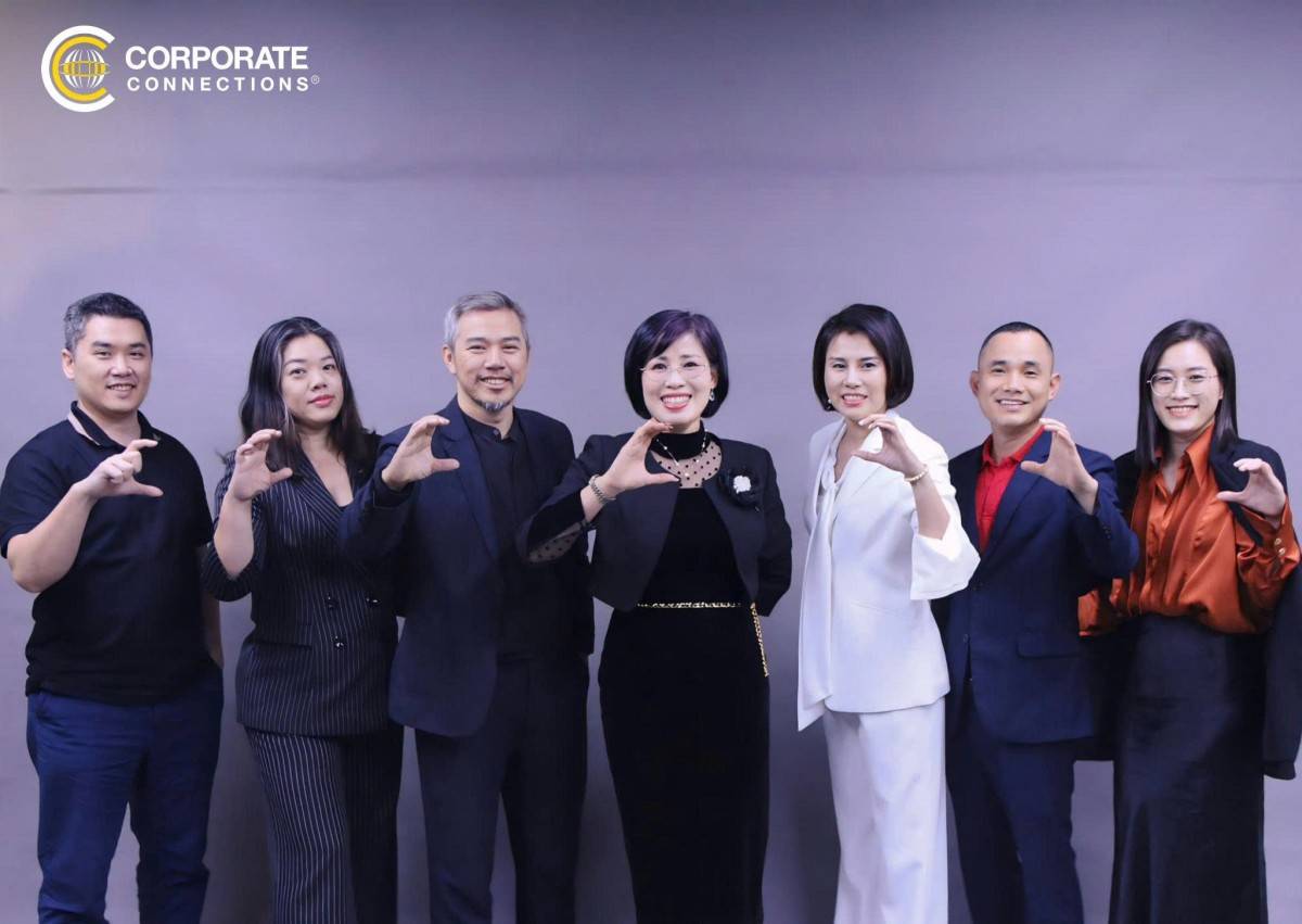 Đội ngũ giám đốc chăm sóc và phát triển Cộng đồng Corporate Connections