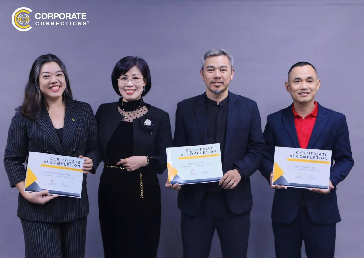 Chúc mừng các giám đốc nhận được chứng chỉ đào tạo từ Corprate Connections Toàn cầu.