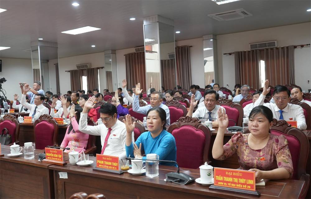 Với tinh thần trách nhiệm cao, HĐND tỉnh đã biểu quyết thông qua 22 Nghị quyết,