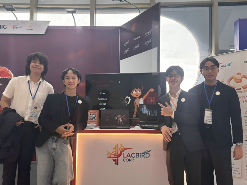 Đại diện nhóm sinh viên tham gia trưng bày tựa game tại Vietnam International Innovation Expo 2025, Trung tâm Đổi mới Sáng tạo Quốc gia