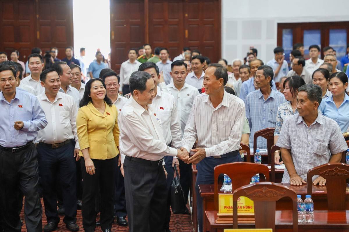 Chủ tịch Quốc hội tiếp xúc cử tri tại Cần Thơ - Cần giải quyết nhiều điểm nghẽn để thu hút đầu tư