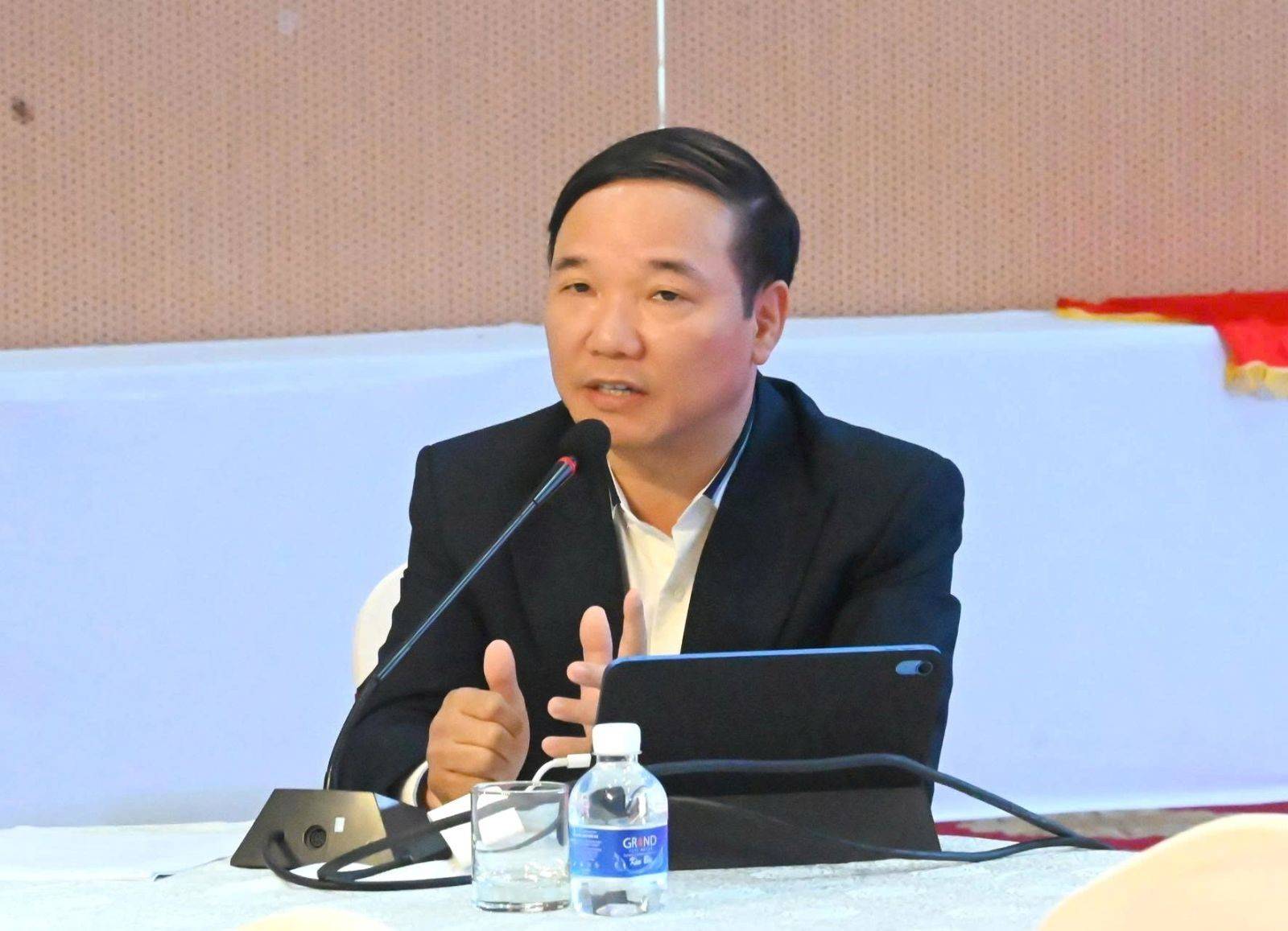 Chủ tịch HHDN tỉnh Tuyên Quang Nguyễn Hữu Thập truyền cảm hứng AI cho học viên