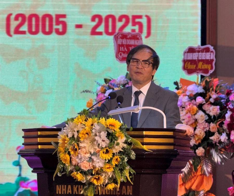 Phát biểu chỉ đạo tại Lễ Kỷ niệm 20 năm thành lập Hội doanh nghiệp nhỏ và vừa (DNNVV) tỉnh Nghệ An, TS. Tô Hoài Nam – Phó Chủ tịch Thường trực kiêm Tổng Thư ký Hiệp hội DNNVV Việt Nam đã nêu 5 nhiệm vụ cốt lõi để Hội DNNVV tỉnh Nghệ An thực hiện trong Kỷ nguyên mới