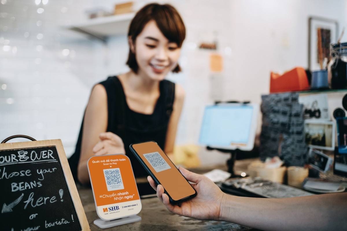 Khách hàng hưởng lợi từ dịch vụ thanh toán QR Pay từ SHB