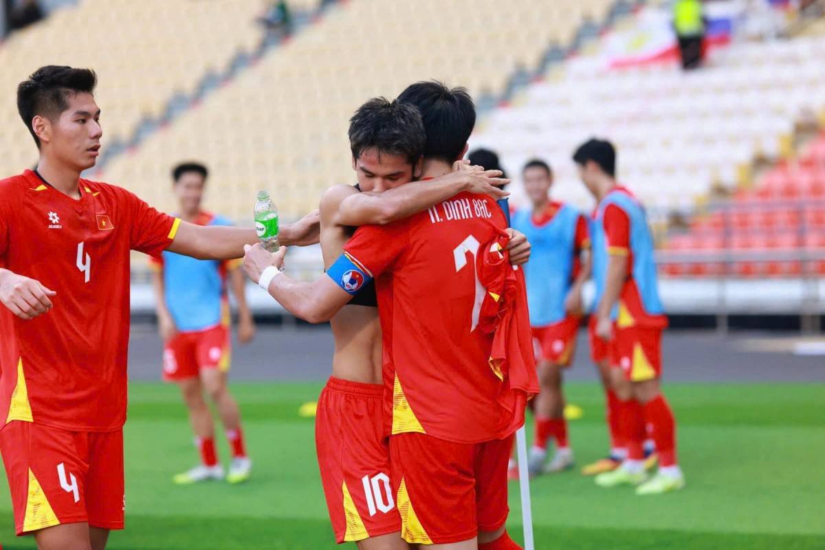 Đình Bắc thăng hoa, U22 Việt Nam hiên ngang tiến vào chung kết SEA Games 33
