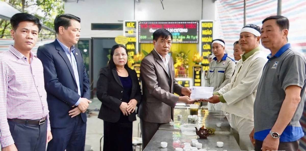 Hội Doanh nhân Phú Thọ hỗ trợ 250 triệu đồng cho nạn nhân sạt lở Quốc lộ 6