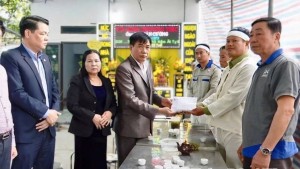 Hội Doanh nhân Phú Thọ hỗ trợ 250 triệu đồng cho nạn nhân sạt lở Quốc lộ 6