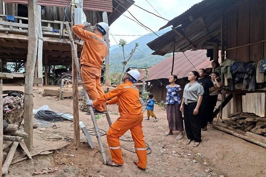 Ánh sáng điện đã về trên các bản làng “vùng lõm” miền Tây Nghệ An