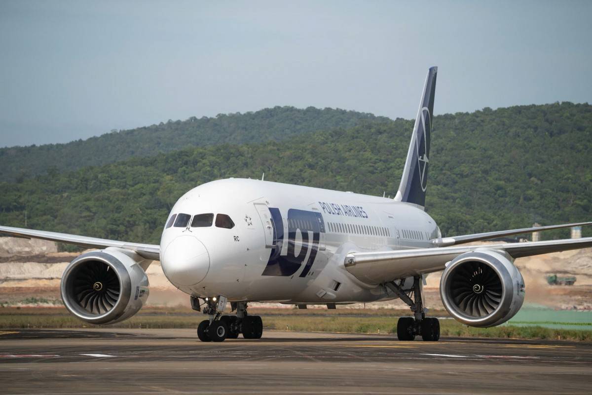 Chuyến bay từ Ba Lan đưa vị khách thứ 20 triệu tới Phú Quốc, Việt Nam