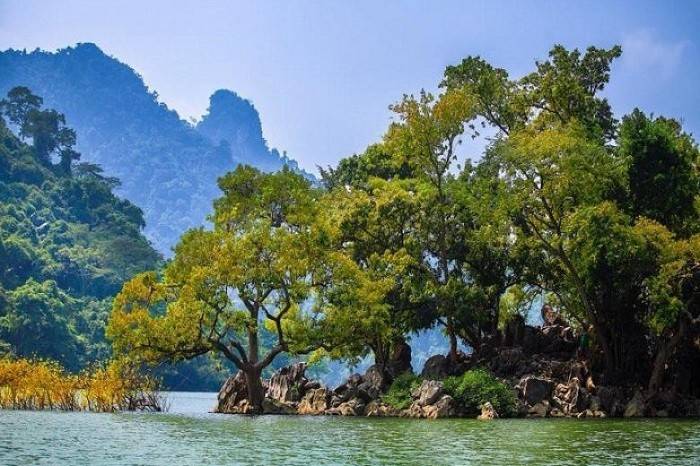 Đảo Bà Goá hòn đả nhỏ xinh gắn liền với sự tích hồ Ba Bể