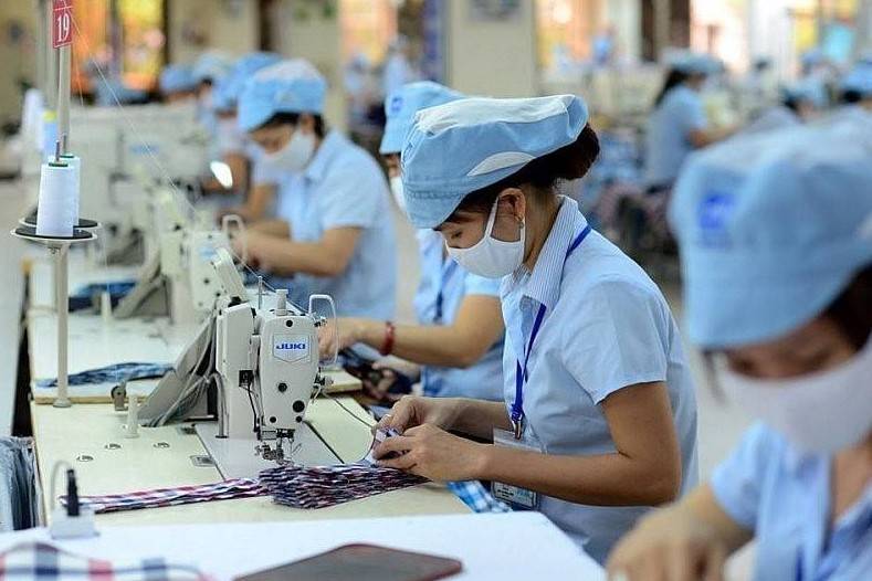 Giữ vai trò xuất khẩu chủ lực, ngành dệt may đối mặt bài toán bền vững