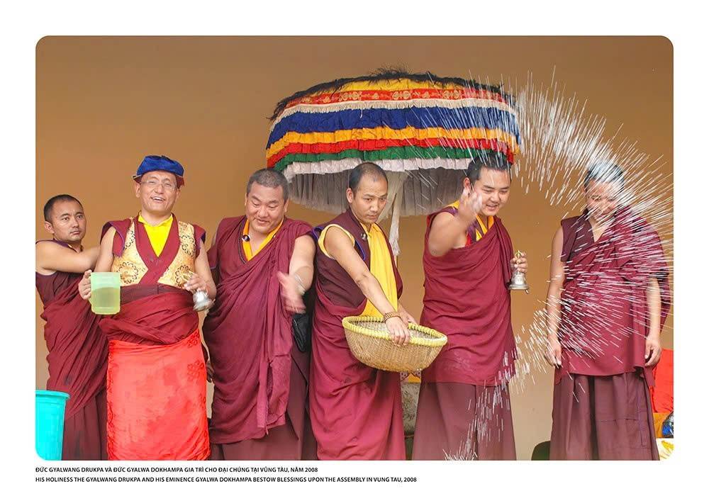  Đức Gyalwang Drukpa và Đức Gyalwa Dokhampa gia trì cho đại chúng tại Vũng Tàu, năm 2008