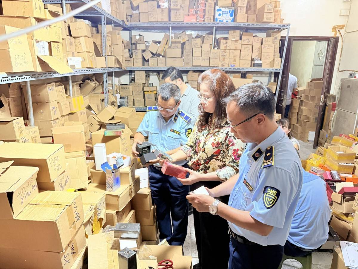 Xử lý hơn 23.000 vụ hàng giả trong năm 2025: “Mặt trận” mới nóng lên trên môi trường số