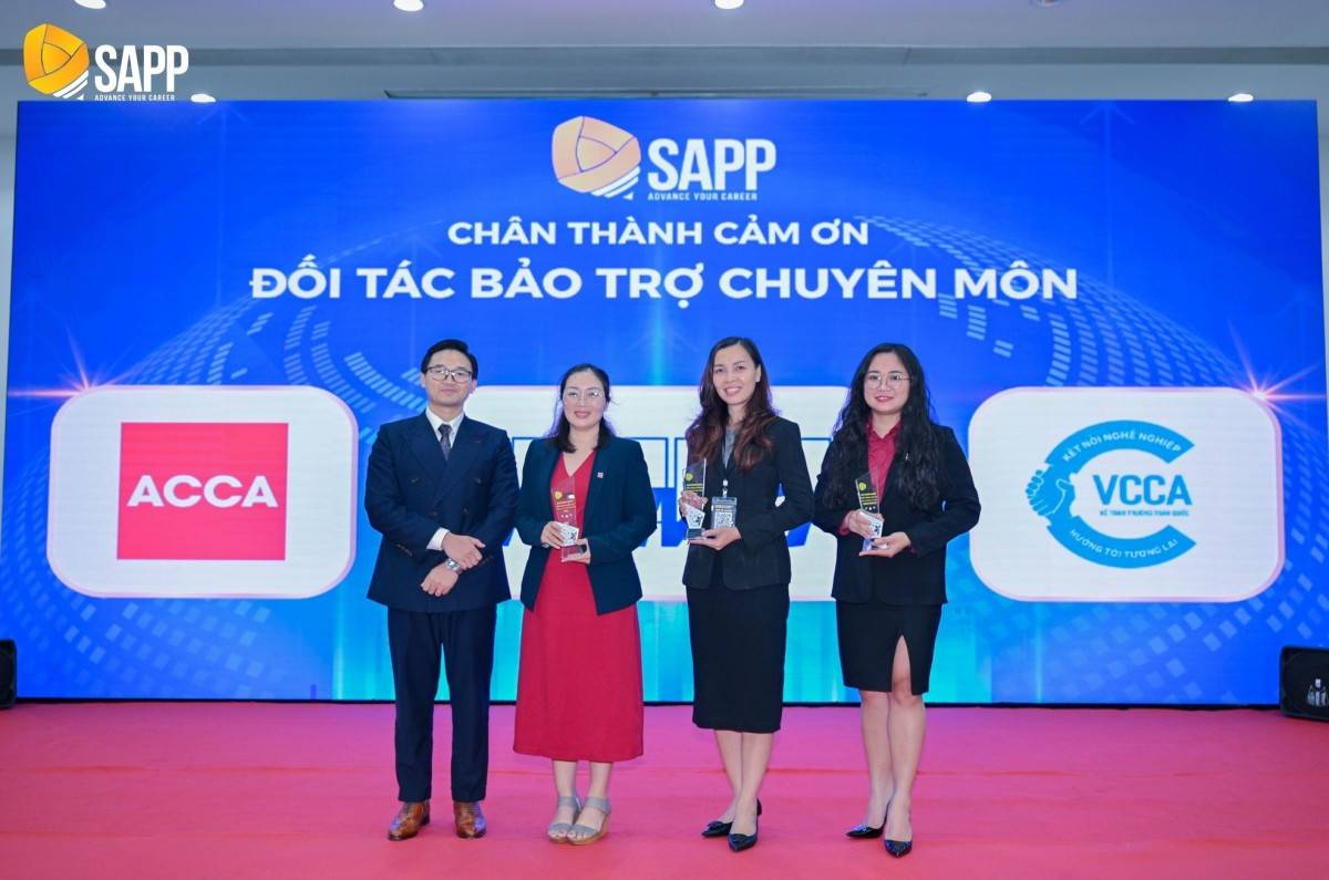 Đại diện ACCA cùng SAPP Edu và các đối tác tại sự kiện
