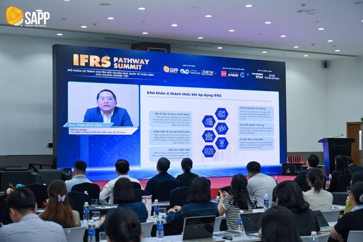 Ông Trịnh Đức Vinh - Phó Cục trưởng Cục Quản lý giám sát Kế toán, Kiểm toán (Bộ Tài chính) chia sẻ về những cơ hội và thách thức của các doanh nghiệp khi Thông tư 99/2025 mới ban hành 