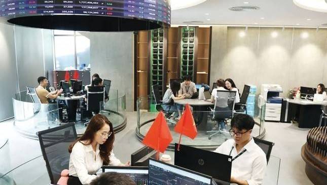 Gần 400 hồ sơ chào bán chứng khoán được xử lý trong năm 2025