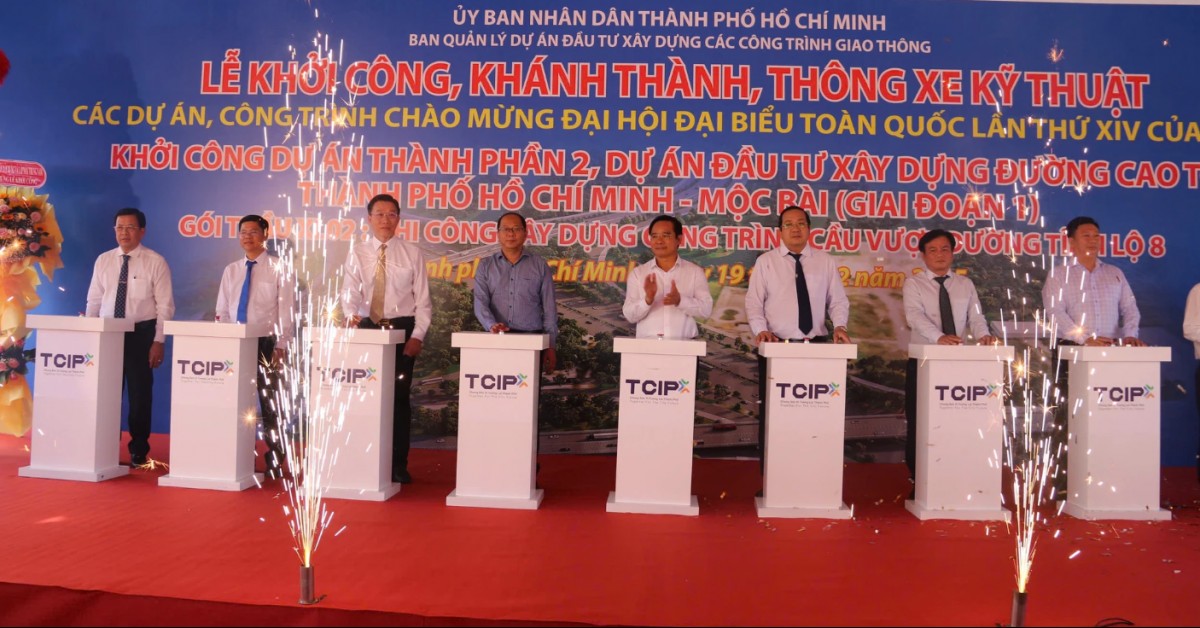 TP.HCM khởi công, thông xe kỹ thuật hàng loạt dự án giao thông trọng điểm chào mừng Đại hội XIV của Đảng