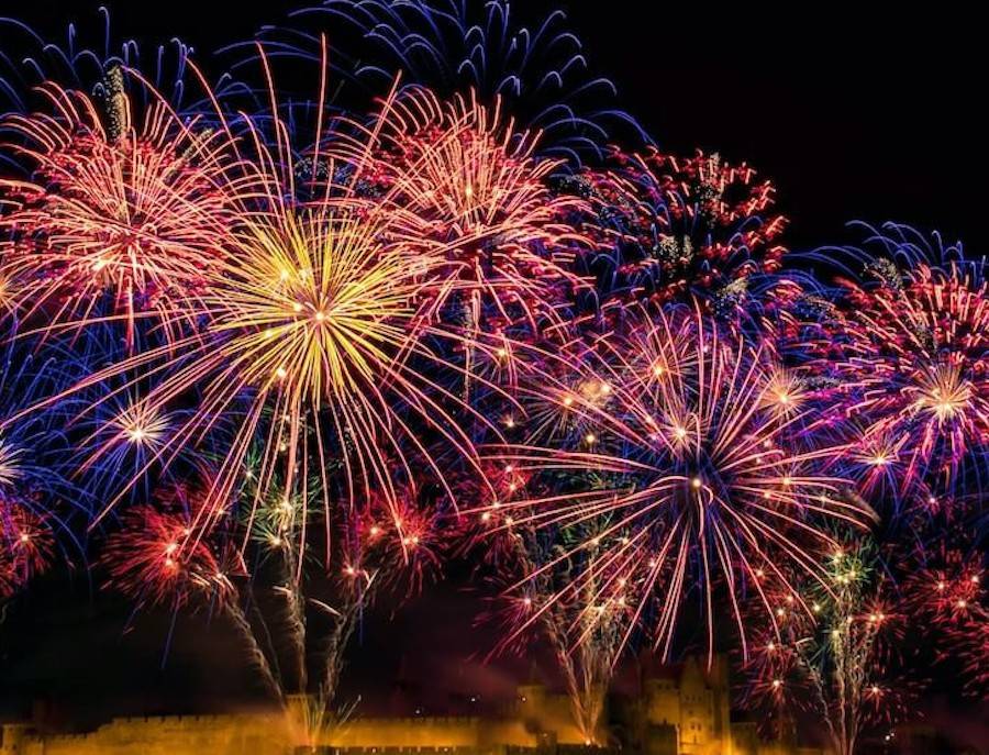 Vào thời khắc chuyển giao giữa năm cũ và năm mới, bầu trời đô thị biển Cửa Lò sẽ được thắp sáng bởi màn trình diễn pháo hoa tầm cao kéo dài 15 phút