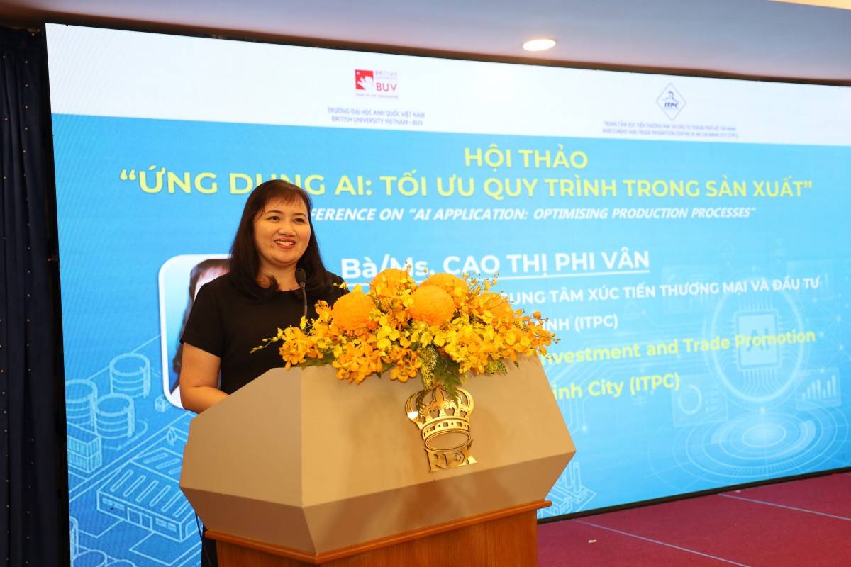 Bà Cao Thị Phi Vân, Phó Giám đốc Trung tâm Xúc tiến Thương mại và Đầu tư Thành phố Hồ Chí Minh, phát biểu tại hội thảo