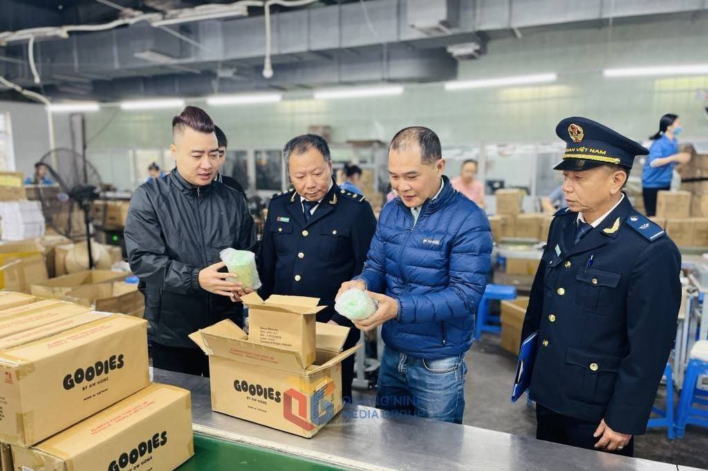 Thu ngân sách hải quan bứt tốc cuối năm, nhiều đơn vị vượt dự toán sớm