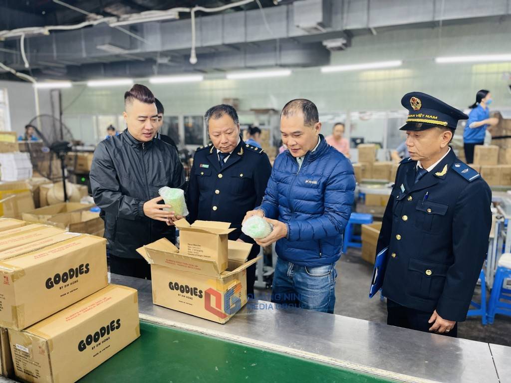 Thu ngân sách hải quan bứt tốc cuối năm, nhiều đơn vị vượt dự toán sớm