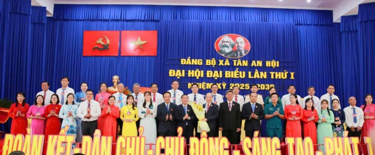 Đại  hội  đại  biểu  lần  thứ  nhất  xã  Tan  An  Hội