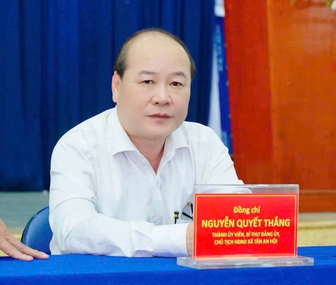 Bí thư Đảng ủy – Chủ tịch HĐND xã Nguyễn Quyết Thắng 