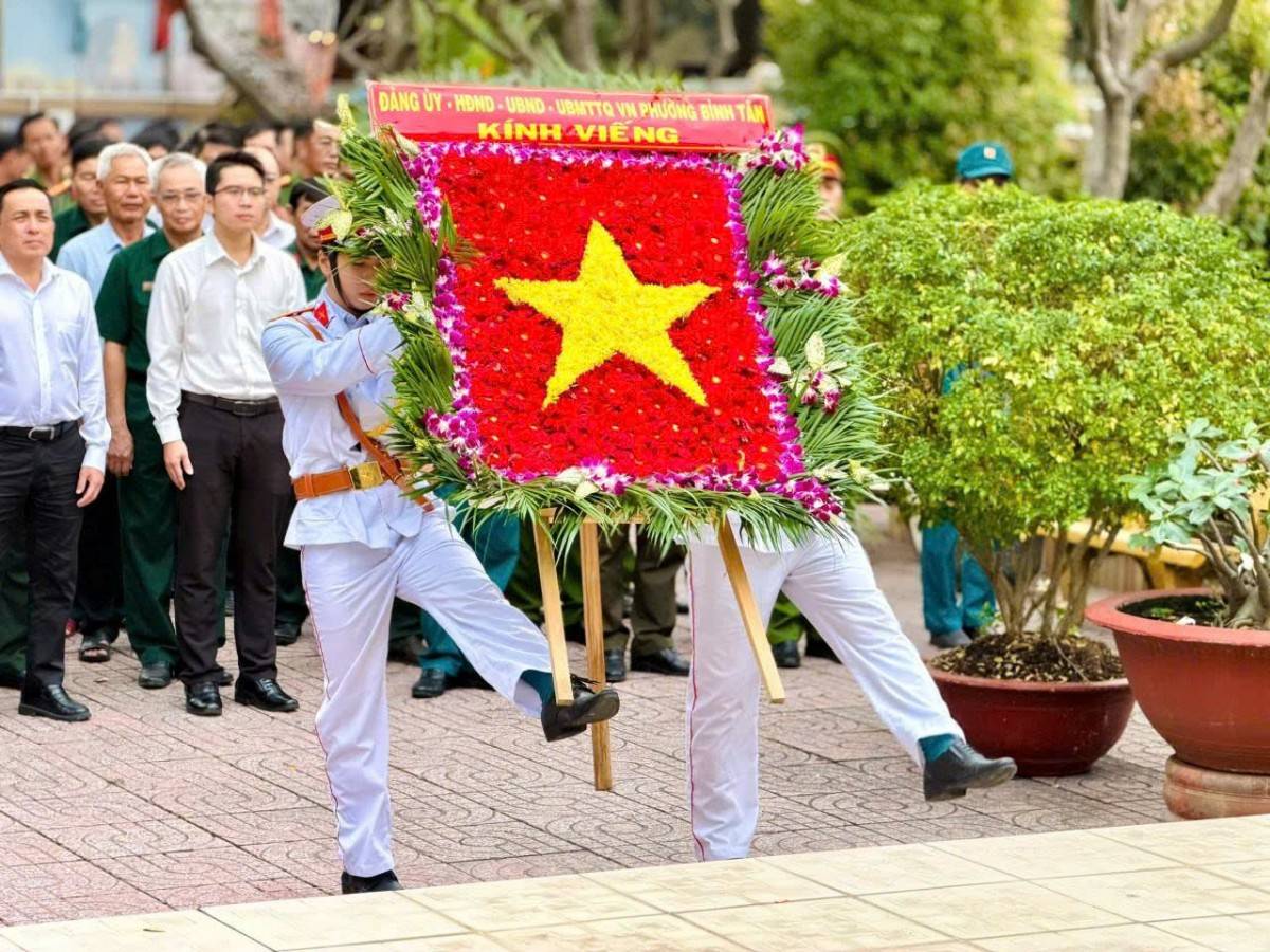 Phường Bình Tân dâng hương tưởng niệm các Anh hùng liệt sĩ nhân ngày 22/12