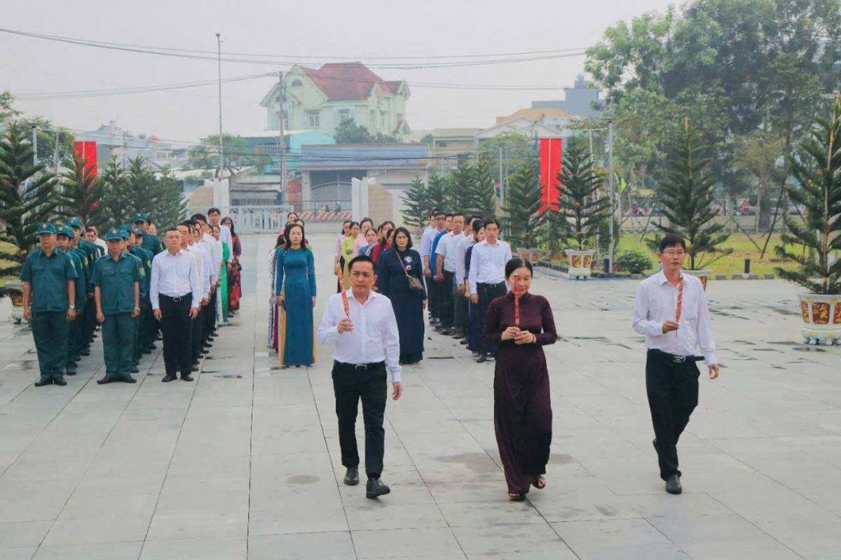Phường Bình Tân dâng hương tưởng niệm các Anh hùng liệt sĩ nhân ngày 22/12