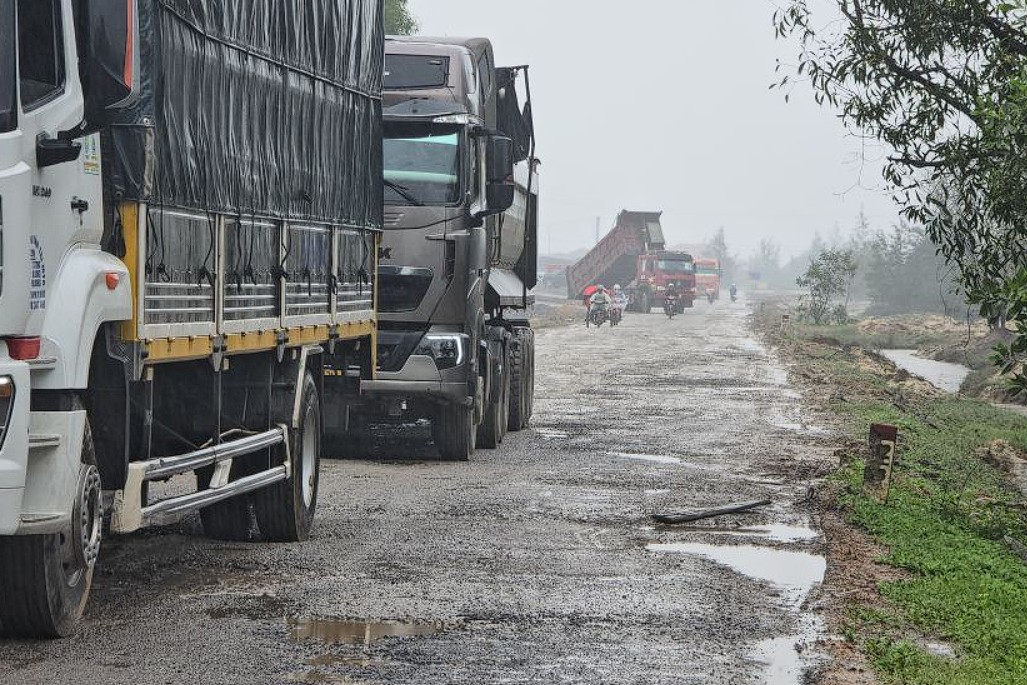 Quảng Trị: Yêu cầu chủ đầu tư Cảng Mỹ Thủy khắc phục Quốc lộ 15D bị xuống cấp