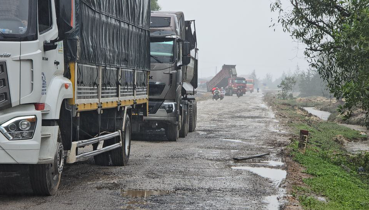 Quảng Trị: Yêu cầu chủ đầu tư Cảng Mỹ Thủy khắc phục Quốc lộ 15D bị xuống cấp