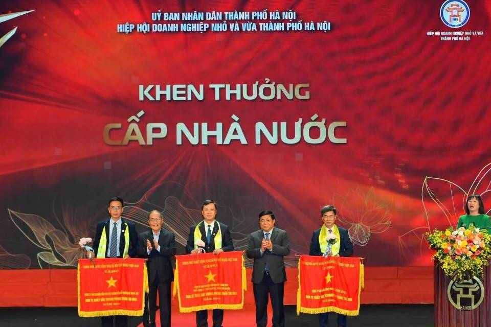 Tôn vinh 110 doanh nhân, doanh nghiệp Thăng Long tiêu biểu năm 2025