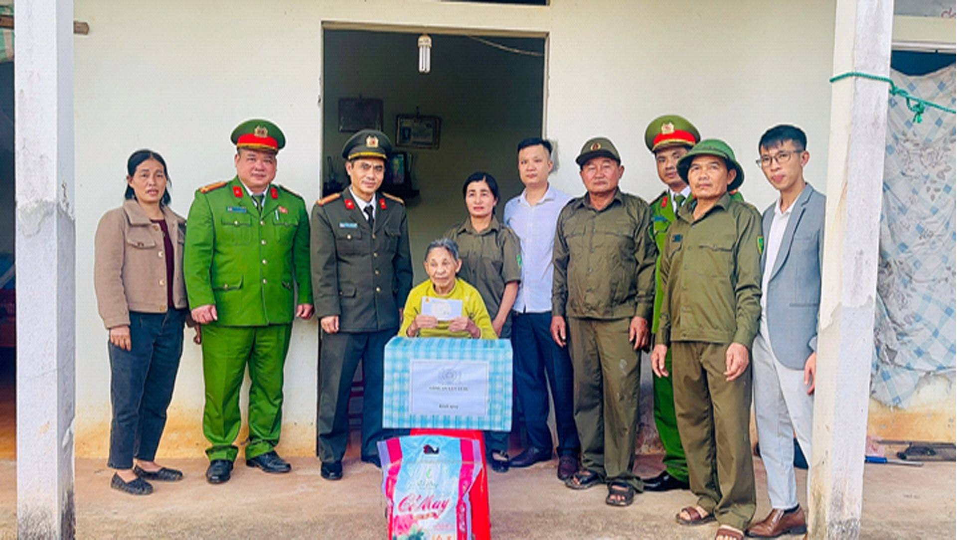 Lan tỏa yêu thương từ cơ sở: Công an xã Vân Du tiếp nối hành trình “Vì Nhân dân phục vụ”