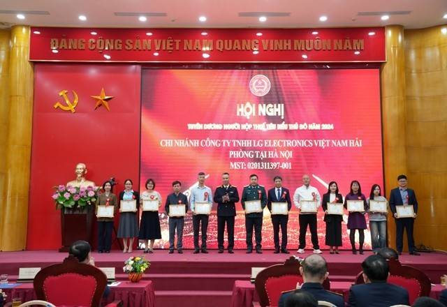 Hà Nội tuyên dương 170 doanh nghiệp, người nộp thuế