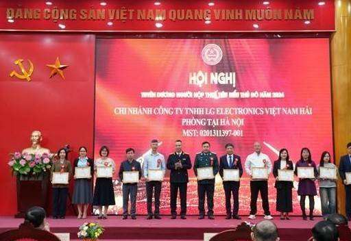 Hà Nội tuyên dương 170 doanh nghiệp, người nộp thuế