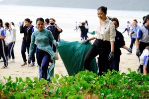 Hoa hậu Nguyễn Ngọc Kiều Duy đồng hành cùng chương trình "Ngày hội Sống Xanh" tại Côn Đảo