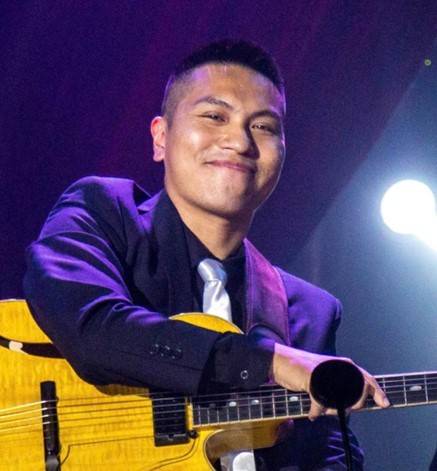 Nghệ sỹ guitar Hoàng Tùng nổi bật trong lĩnh vực guitar và hòa tấu jazz.